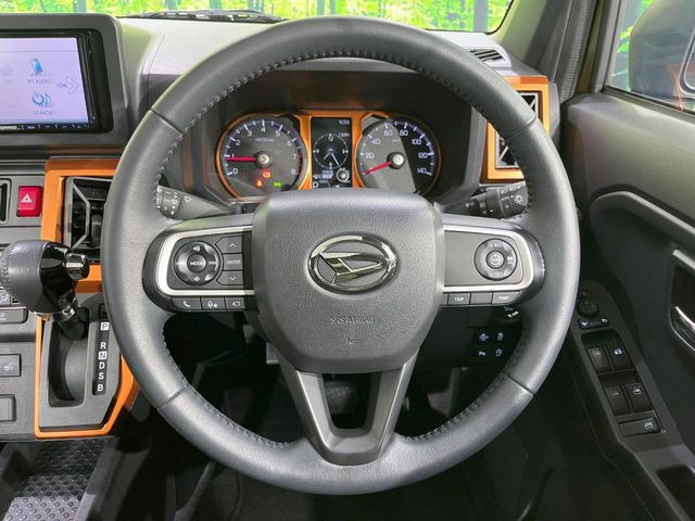【純正革巻きステアリング】上質な革を使用することで、手にしっかり馴染みとても運転しやすいハンドルです♪