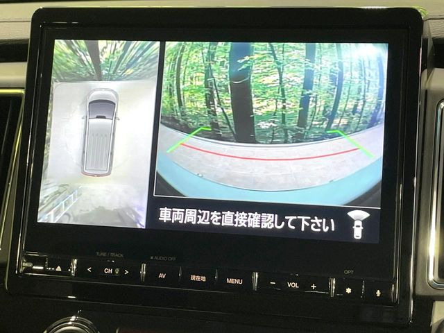 【マルチアラウンドモニター】専用のカメラにより、上から見下ろしたような視点で360度クルマの周囲を確認することができます☆死角部分も確認しやすく、狭い場所での切り返しや駐車もスムーズに行えます。