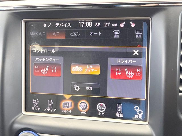 ●フロントシートヒーティング:運転席・助手席共に三段階で調節が可能なシートヒーターを装備しております。季節を問わず快適にご使用いただけます。