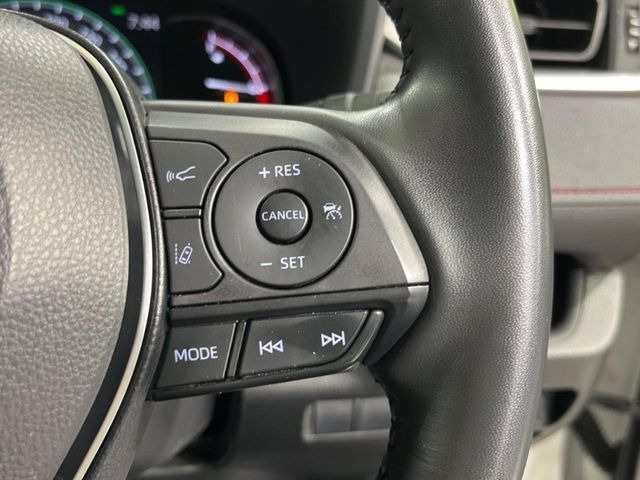 【レーダークルーズコントロール】高速道路での長距離走行が楽に!!自動で速度を保つクルーズコントロールが、衝突軽減システムと連携し、前方の車両を感知して車間を保つように速度調節してくれます!!
