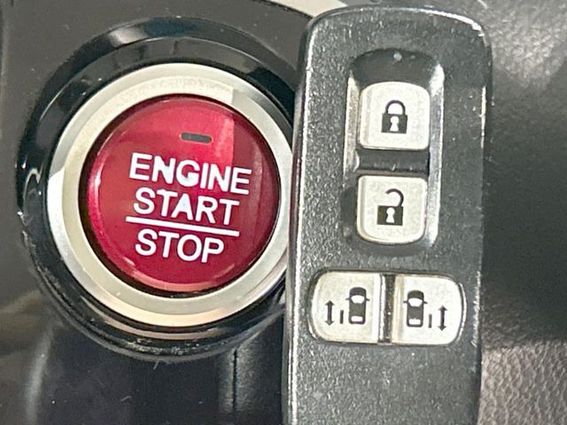 �yHonda�X�}�[�g�L�[�z�J�o����|�P�b�g�ɓ��ꂽ�܂܂ł��h�A�̎{���E�������\�ȃX�}�[�g�L�[�𑕔��B�G���W���̃I���E�I�t�����J�M�����o���K�v����������Ƃ��Ă��֗��ł���