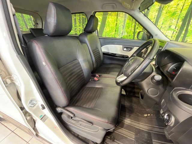 運転席シート廻りは使用感も少なく、良好な状態となっています。丁寧に使われていたことがよくわかりますね。