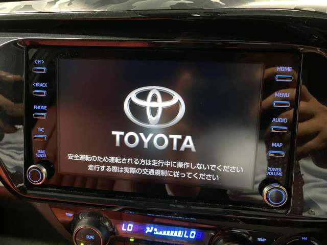 【純正SDナビ】人気の純正ナビを装備しております。ナビの使いやすさはもちろん、オーディオ機能も充実!キャンプや旅行はもちろん、通勤や買い物など普段のドライブも楽しくなるはず♪