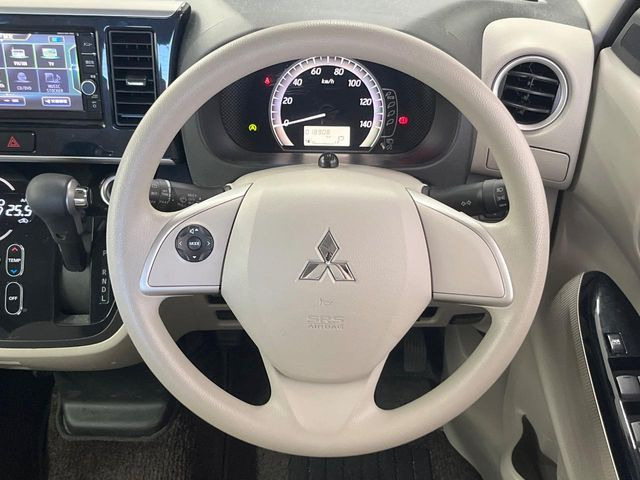 【ステアリングスイッチ】運転中、前方から目線をそらすことなく、オーディオ等の操作が可能な便利機能!安心&快適なドライブを演出してくれます♪