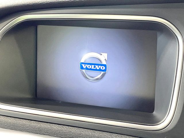 ●純正ナビ:一体感のあるナビは、高級感ある車内を演出してくれます。Bluetooth再生などオーディオ機能も充実しておりますので、運転もより楽しめます♪