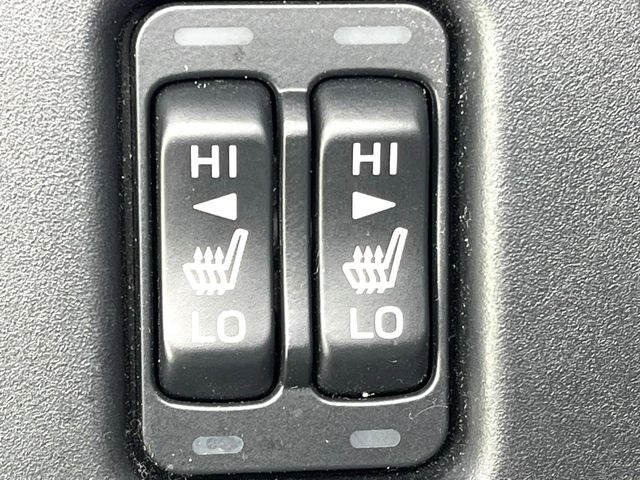 【シートヒーター】寒い日に重宝するシートヒーター!エアコンより早く温まってくれるので寒がりの人も安心ですね♪エアコンの温風は乾燥するから苦手、という方にもをおすすめです。