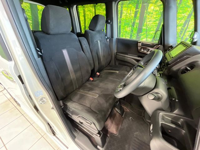 運転席シート廻りは使用感も少なく、良好な状態となっています。丁寧に使われていたことがよくわかりますね。