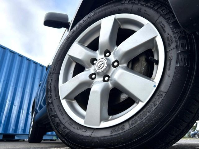 【純正17インチアルミホイール】外観にマッチした純正アルミホイールを装着しております。各種社外アルミホイールや、スタッドレスタイヤも取扱いしております。是非ご相談ください♪