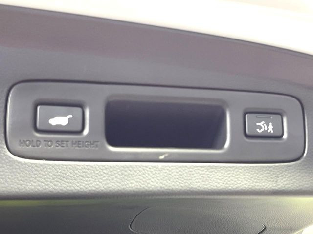 【パワーバックドア】スマートキーや運転席のボタンを押すだけでリアゲートが自動で開閉します!荷物を持っている時や、高い位置にあるバックドアを閉める際に便利な機能です♪