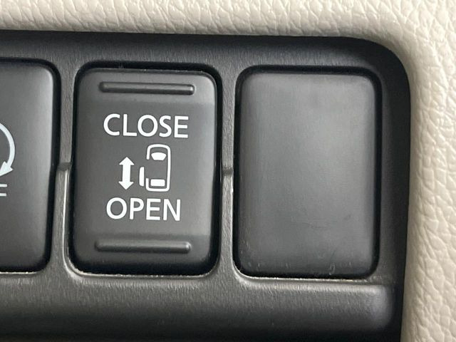 【パワースライドドア】スマートキーや運転席のスイッチでスライドドアの開閉が可能♪電動だから力を入れてドアを開ける必要が無く、小さいお子様でも、重い荷物を持っている時もラクに開け閉めできます♪