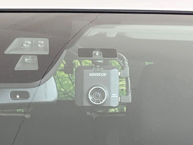 【ドライブレコーダー】ドライブレコーダー装備!走行中はもちろん、あおり運転や事故に遭遇した際、映像で記録し、万一のリスクに備えます。※記録用SDカードはお客様ご自身でご準備いただく必要があります。