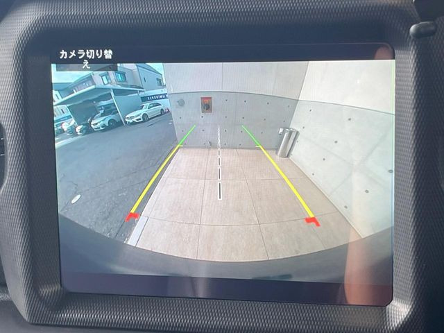 ●バックカメラ:不安な駐車もこれで安心!レーンアシスト付きなので狭い箇所での駐車もラクラクです!