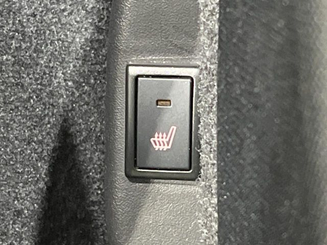 【シートヒーター】寒い日に重宝するシートヒーター!エアコンより早く温まってくれるので寒がりの人も安心ですね♪エアコンの温風は乾燥するから苦手、という方にもをおすすめです。