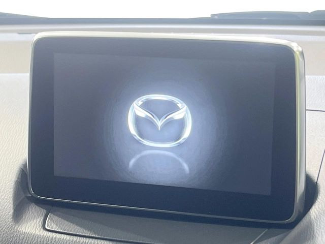 【マツダコネクトナビ】車内の雰囲気にマッチした一体型タイプのナビ。各種車輌設定やBluetooth再生等、様々な機能が楽しめます。直感的なダイヤル操作が可能で、使い勝手も良好です。