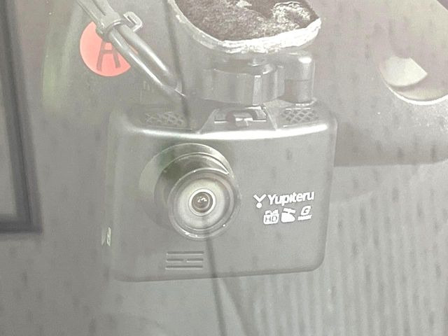 【ドライブレコーダー】ドライブレコーダー装備!走行中はもちろん、あおり運転や事故に遭遇した際、映像で記録し、万一のリスクに備えます。※記録用SDカードはお客様ご自身でご準備いただく必要があります。
