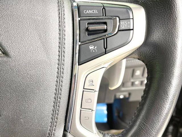 【レーダークルーズコントロール】高速道路での長距離走行が楽に!!自動で速度を保つクルーズコントロールが、衝突軽減システムと連携し、前方の車両を感知して車間を保つように速度調節してくれます!!