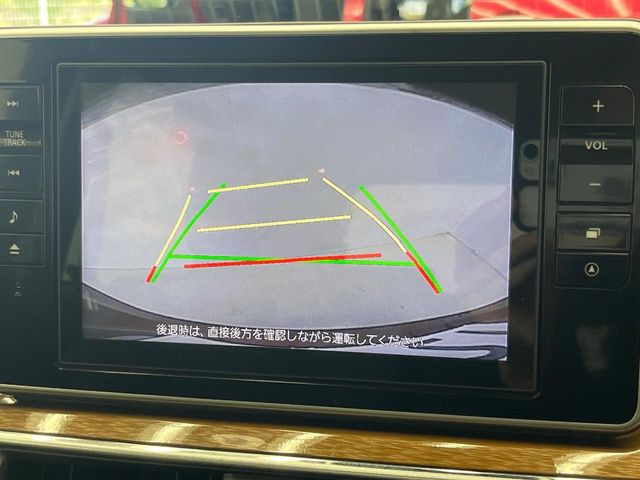 【バックカメラ】駐車時に後方がリアルタイム映像で確認できます。大型商業施設や立体駐車場での駐車時や、夜間のバック時に大活躍!運転スキルに関わらず、今や必須となった装備のひとつです!