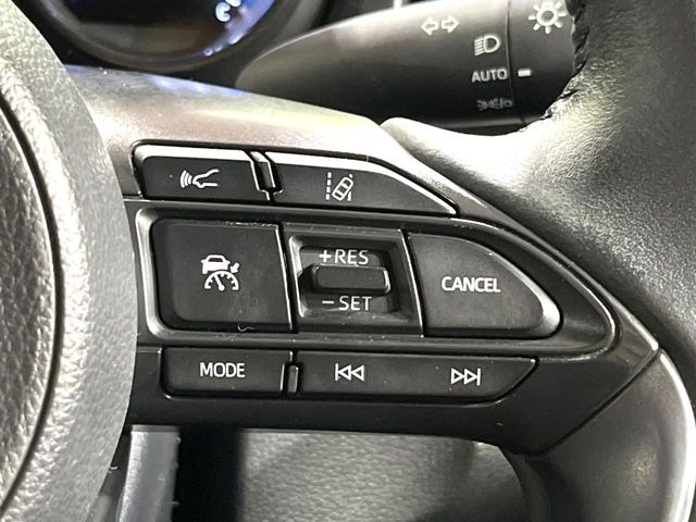 【レーダークルーズコントロール】高速道路での長距離走行が楽に!!自動で速度を保つクルーズコントロールが、衝突軽減システムと連携し、前方の車両を感知して車間を保つように速度調節してくれます!!