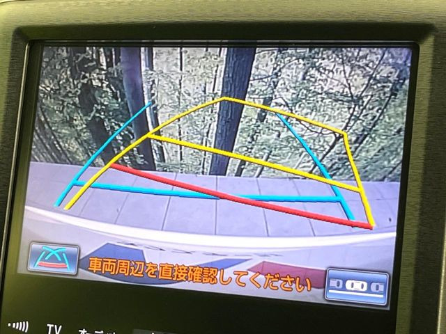 【バックカメラ】駐車時に後方がリアルタイム映像で確認できます。大型商業施設や立体駐車場での駐車時や、夜間のバック時に大活躍!運転スキルに関わらず、今や必須となった装備のひとつです!