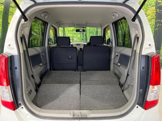 普段のお買い物や通勤、送迎等に十分な荷室スペースを確保しております。セカンドシートを倒すと、大きな荷物の積載も可能です♪
