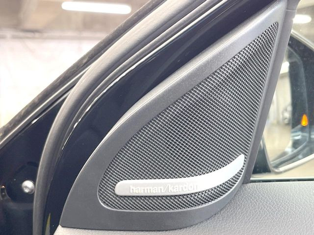 ●harman/kardonサウンドシステム:オーディオ専門メーカーが手掛けるプレミアムスピーカーを装備。多数のスピーカーから、音の粒立ちまで分かる高品質な音楽をお楽しみいただけます。