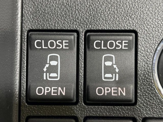 【両側パワースライドドア】スマートキーや運転席のスイッチで後席両側スライドドアの開閉が可能♪電動だから力を入れてドアを開ける必要が無く、小さなお子様でも簡単に開け閉めでき快適です♪