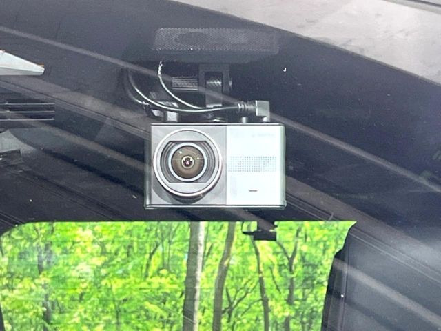 【ドライブレコーダー】ドライブレコーダー装備!走行中はもちろん、あおり運転や事故に遭遇した際、映像で記録し、万一のリスクに備えます。※記録用SDカードはお客様ご自身でご準備いただく必要があります。