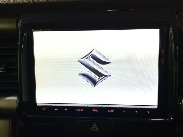 【メーカー純正ナビ】インテリアに溶け込むスタイリッシュな「専用設計」メーカーナビを装備♪視認性や操作性など基本性能にも優れ、より上質なカーライフをお楽しみいただけます。