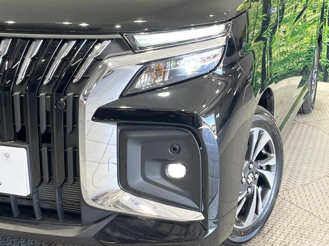 【LEDヘッドライト】悪天候や夜間走行時も良好な視界を確保し安心して運転できる高輝度LEDヘッドライトを装備!点灯速度が早く、消費電力も抑えられています。