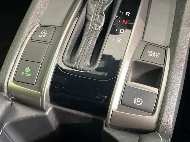 【オートブレーキホールド】信号待ちや渋滞で停車時にブレーキから足を離しても、停止状態を保持してくれます。前進するときはアクセルを踏めば自動で解除されるので安心♪街乗り運転が楽になります♪