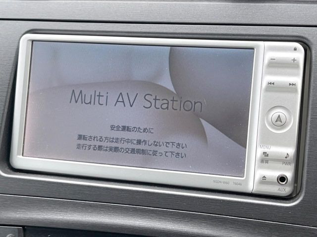 【純正ナビ】人気の純正ナビを装備しております。ナビの使いやすさはもちろん、オーディオ機能も充実!キャンプや旅行はもちろん、通勤や買い物など普段のドライブも楽しくなるはず♪