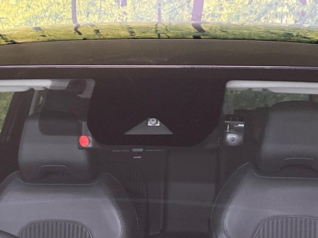 【インテリジェントエマージェンシーブレーキ】フロントカメラで前方の車両や歩行者を検知。衝突しそうな時は衝突被害軽減ブレーキが作動、衝突回避をサポート。より安全にドライブをお楽しみいただけます。