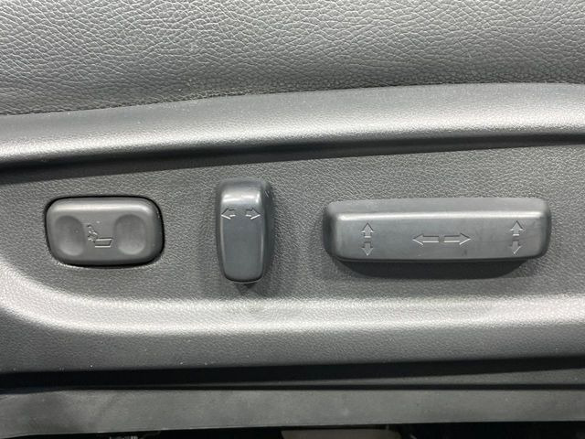 【パワーシート】スイッチ一つで簡単にシートの微調整が可能!電動だから力もいりません!快適なシートポジションにセットして、快適なドライブをお楽しみください。