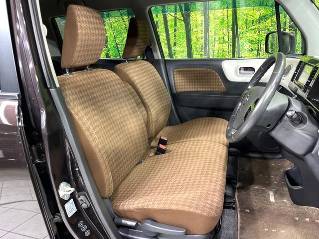 運転席シート廻りは使用感も少なく、良好な状態となっています。丁寧に使われていたことがよくわかりますね。