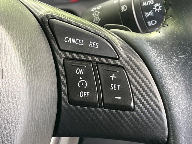 【クルーズコントロール】高速道路もラクラク走行。アクセルを離しても一定速度で走行ができ、長距離運転時の負担を軽減!加速・減速も簡単なスイッチ操作で調整できます。