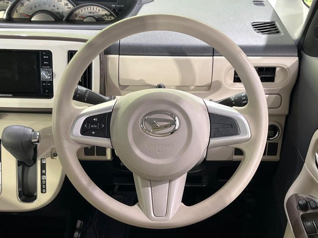 インテリアに合わせたデザインのステアリングは、運転される方のことも考え、運転しやすい形状、大きさです。是非一度、実際に触ってお確かめください。