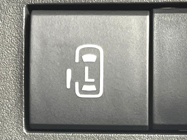 【パワースライドドア】スマートキーや運転席のスイッチでスライドドアの開閉が可能♪電動だから力を入れてドアを開ける必要が無く、小さいお子様でも、重い荷物を持っている時もラクに開け閉めできます♪