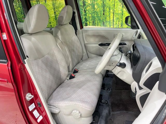 運転席シート廻りは使用感も少なく、良好な状態となっています。丁寧に使われていたことがよくわかりますね。