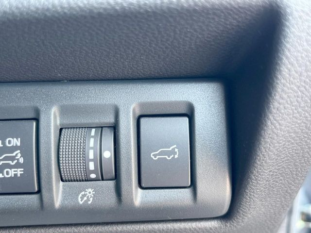 【パワーバックドア】スマートキーや運転席のボタンを押すだけでリアゲートが自動で開閉します!荷物を持っている時や、高い位置にあるバックドアを閉める際に便利な機能です♪