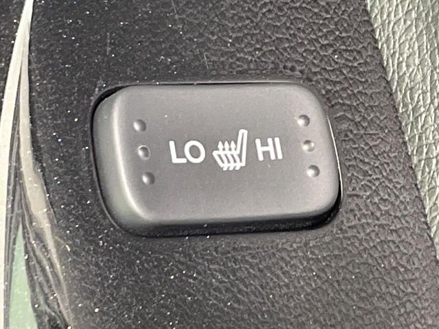 【シートヒーター】寒い日に重宝するシートヒーター!エアコンより早く温まってくれるので寒がりの人も安心ですね♪エアコンの温風は乾燥するから苦手、という方にもをおすすめです。