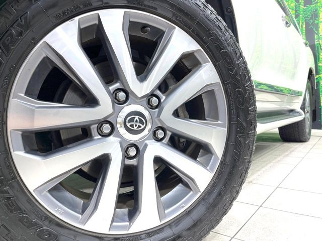�y����20�C���`�A���~�z�C�[���z�O�ςɃ}�b�`���������A���~�z�C�[���𑕒����Ă���܂��B�e��ЊO�A���~�z�C�[����A�X�^�b�h���X�^�C�����戵�����Ă���܂��B���񂲑��k����������
