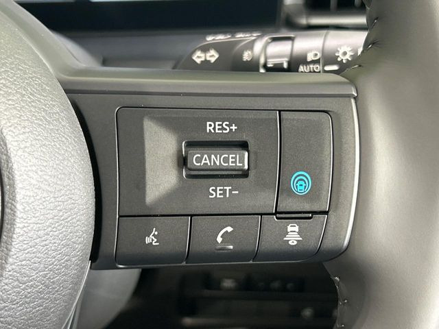 【プロパイロット】高速道路での長距離走行が楽に!!渋滞時と巡回走行のシーンで、アクセル・ブレーキ・ステアリングを自動で制御し、長距離運転の負担を軽減してくれます♪