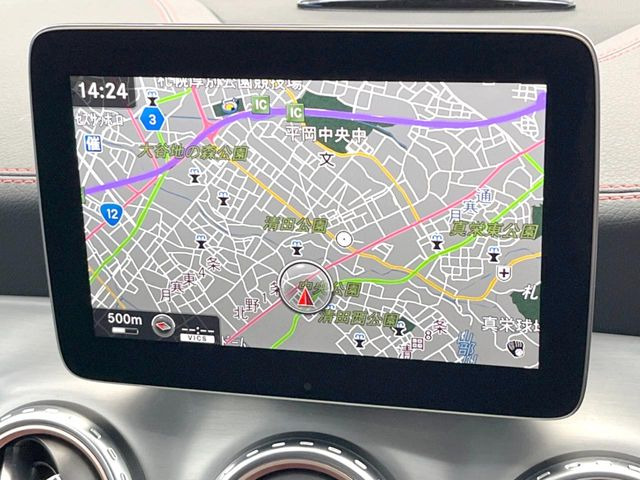 ●純正ナビ:一体感のあるナビは、高級感ある車内を演出してくれます。Bluetooth再生などオーディオ機能も充実しておりますので、運転もより楽しめます♪