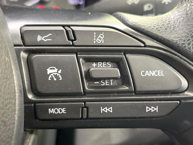 【レーダークルーズコントロール】高速道路での長距離走行が楽に!!自動で速度を保つクルーズコントロールが、衝突軽減システムと連携し、前方の車両を感知して車間を保つように速度調節してくれます!!