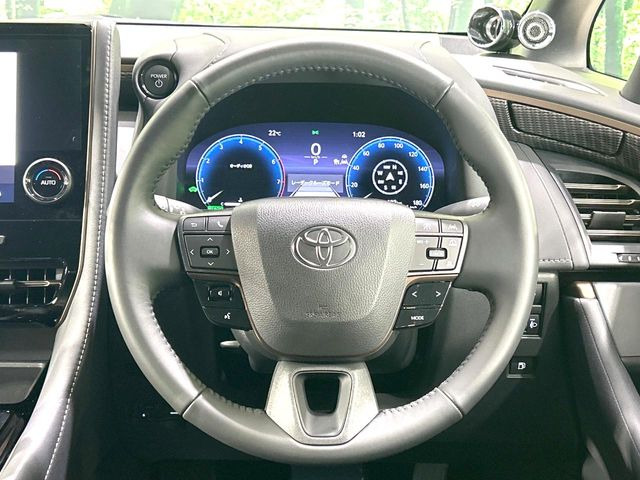 【レーダークルーズコントロール】高速道路での長距離走行が楽に!!自動で速度を保つクルーズコントロールが、衝突軽減システムと連携し、前方の車両を感知して車間を保つように速度調節してくれます!!
