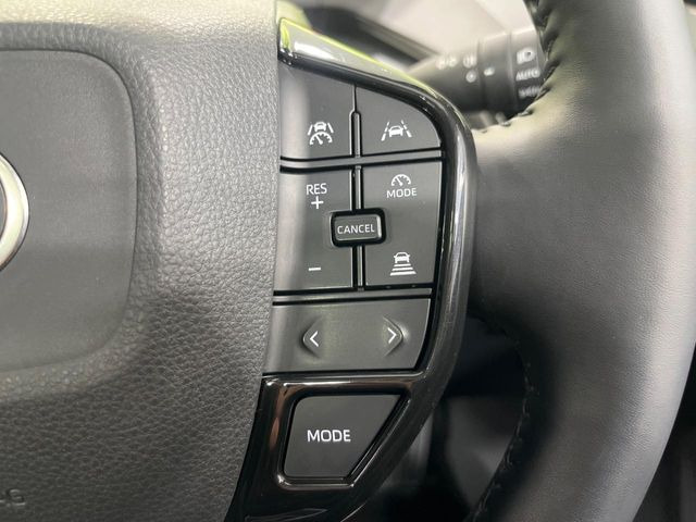 【レーダークルーズコントロール】高速道路での長距離走行が楽に!!自動で速度を保つクルーズコントロールが、衝突軽減システムと連携し、前方の車両を感知して車間を保つように速度調節してくれます!!