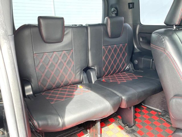 3列目シートはもちろん状態良好☆大人でもゆったりと座って頂けますので、大人数でのお出かけもラクラクです♪ご家族で、気の知れた仲間で、ドライブに行くのが楽しみですね♪