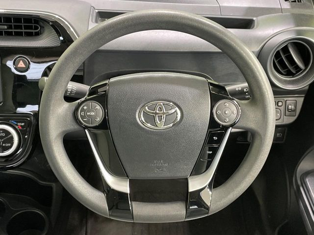 インテリアに合わせたデザインのステアリングは、運転される方のことも考え、運転しやすい形状、大きさです。是非一度、実際に触ってお確かめください。