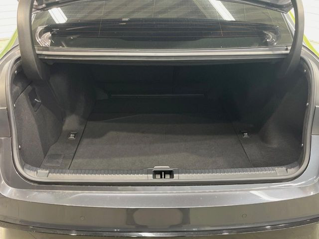 普段のお買い物や通勤、送迎等に十分な荷室スペースを確保しております。
