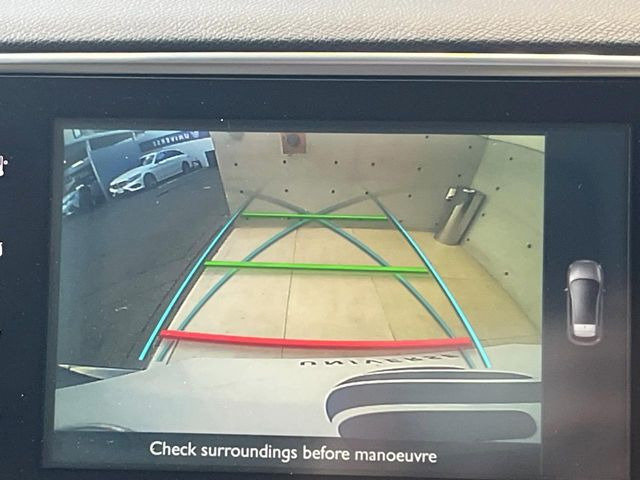 ●バックカメラ:不安な駐車もこれで安心!レーンアシスト付きなので狭い箇所での駐車もラクラクです!
